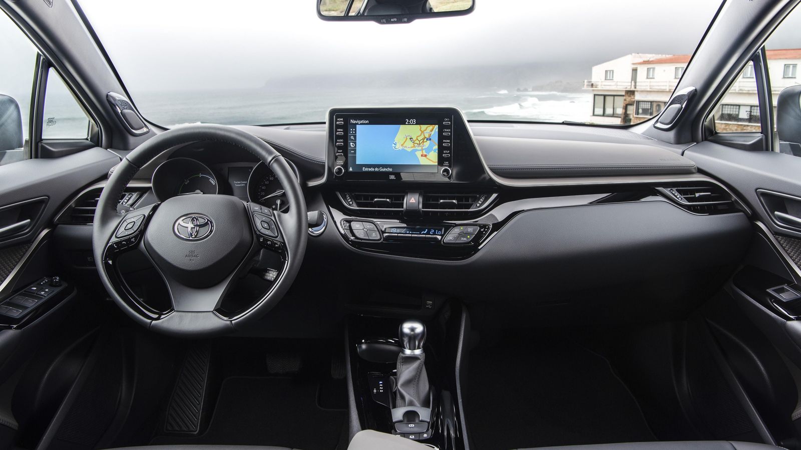 Interior del Toyota C-HR Electric Hybrid.