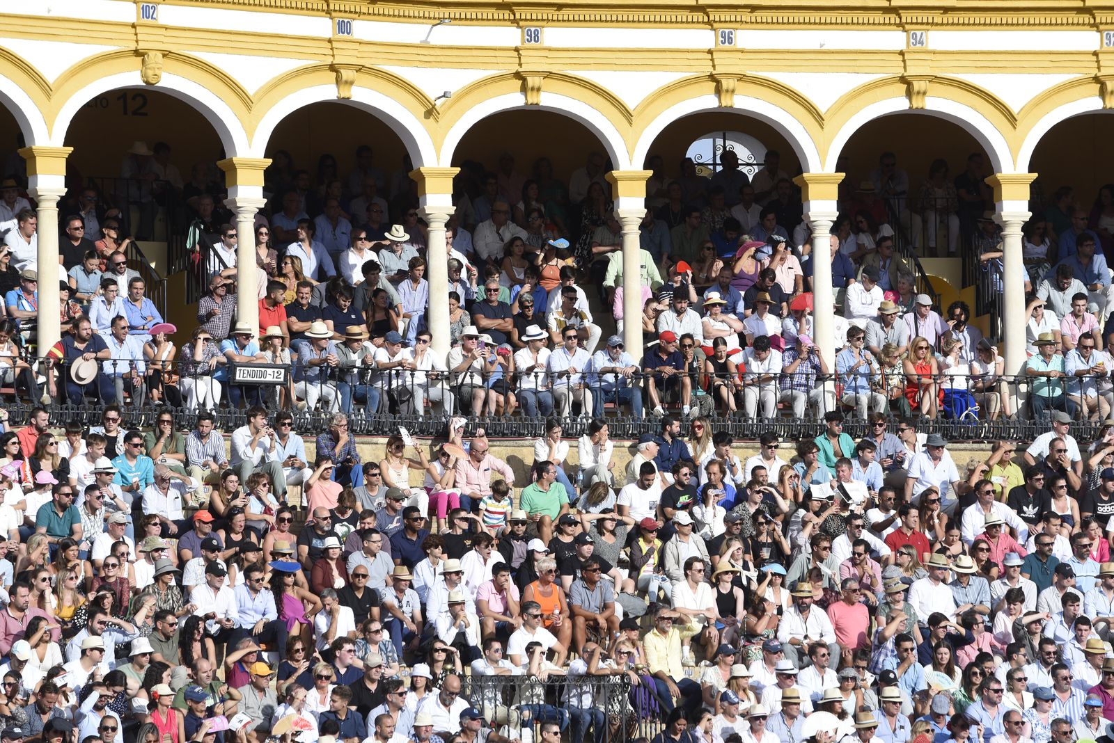 Búscate en la tercera corrida de toros de la Feria de San Miguel de Sevilla