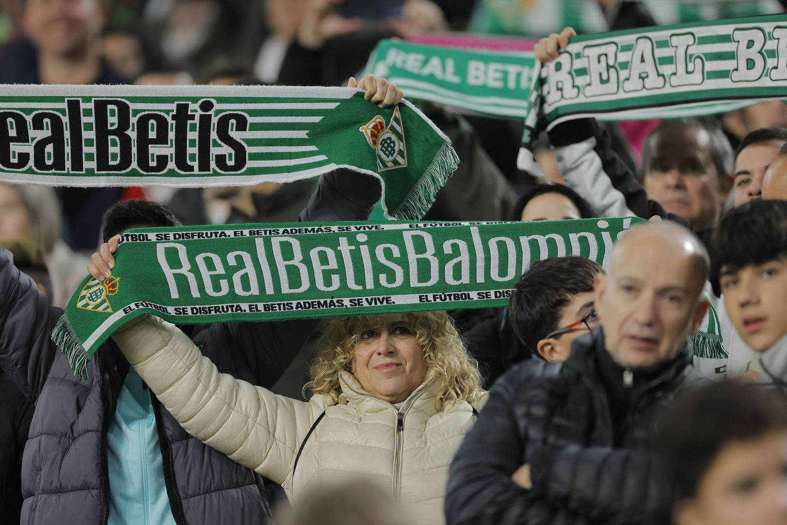 Buscate en las fotos del Betis - Feyenoord