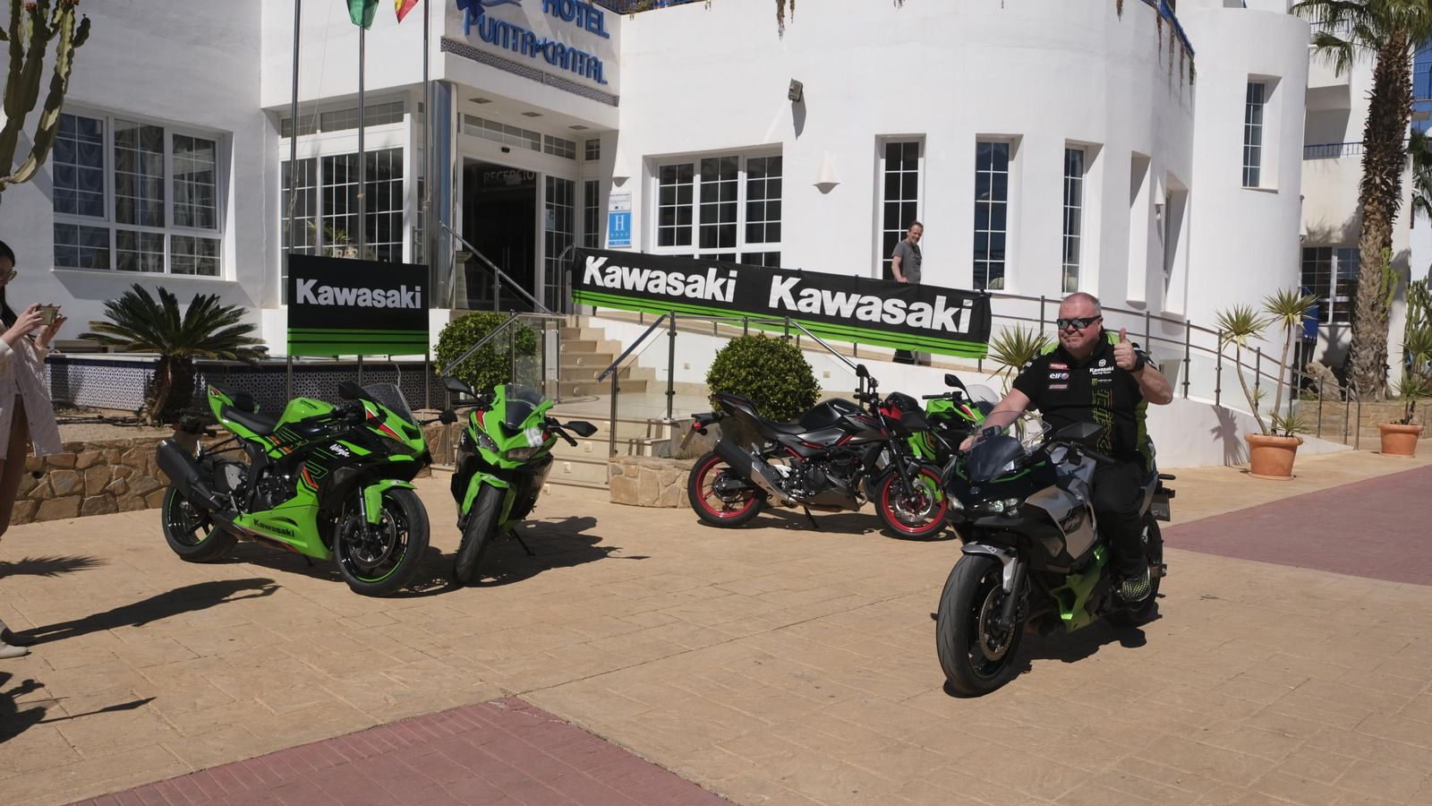 Kevin muestra la Ninja 7 Hybrid MY 2024.