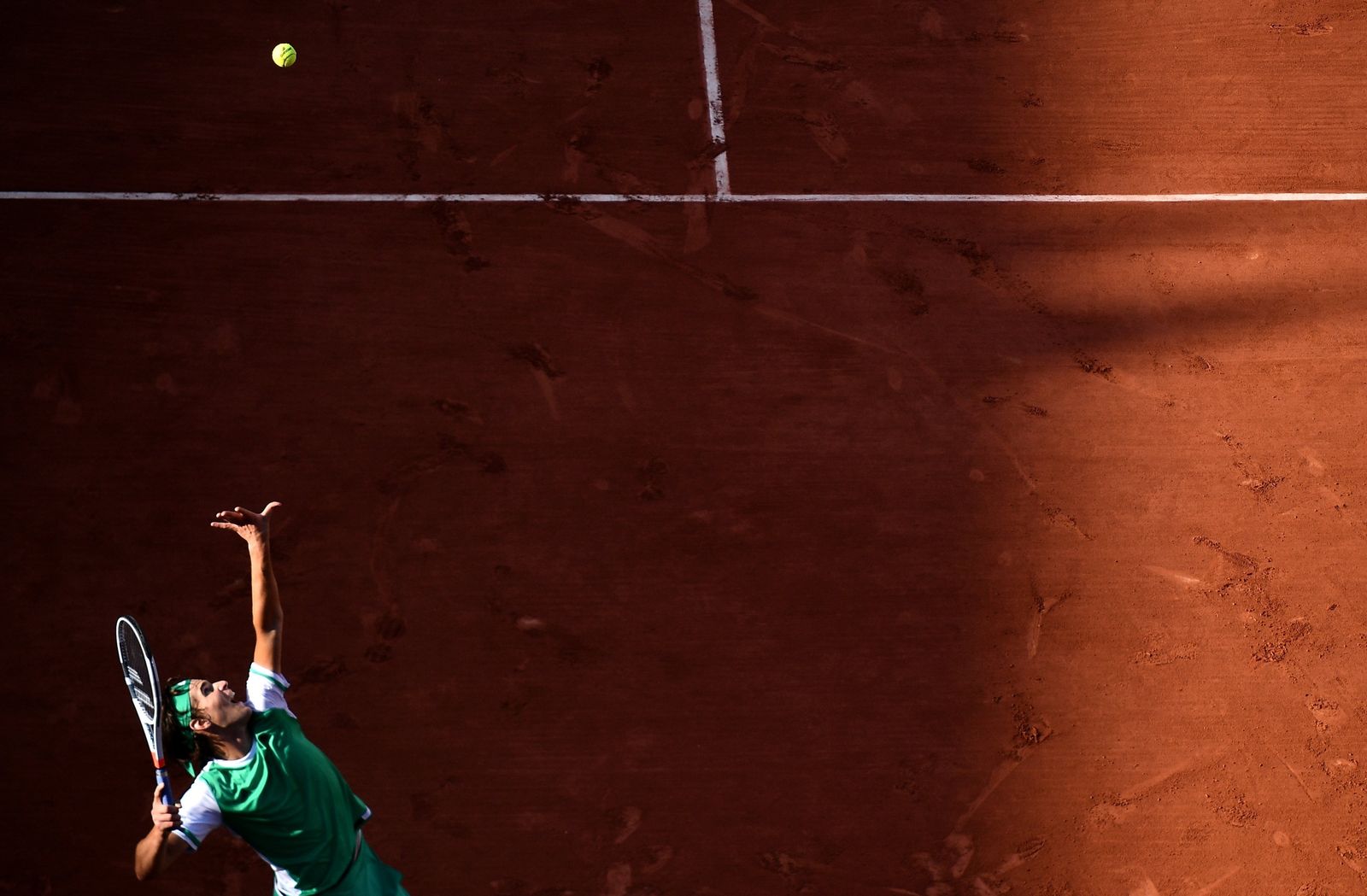 Dominic Thiem, a punto de sacar.