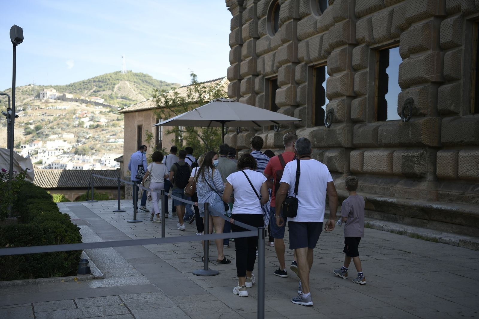 Fotos: Granada se llena de turistas en el puente del Pilar como antes del coronavirus
