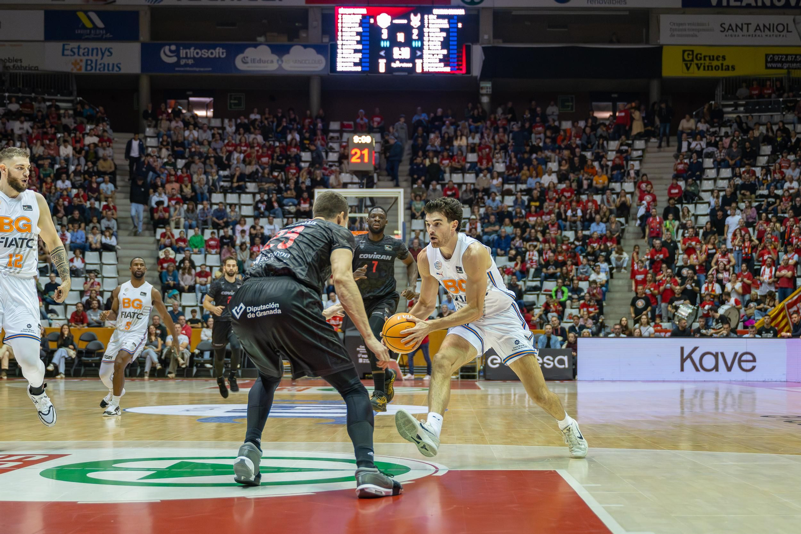 Las imágenes del Bàsquet Girona-Covirán Granada