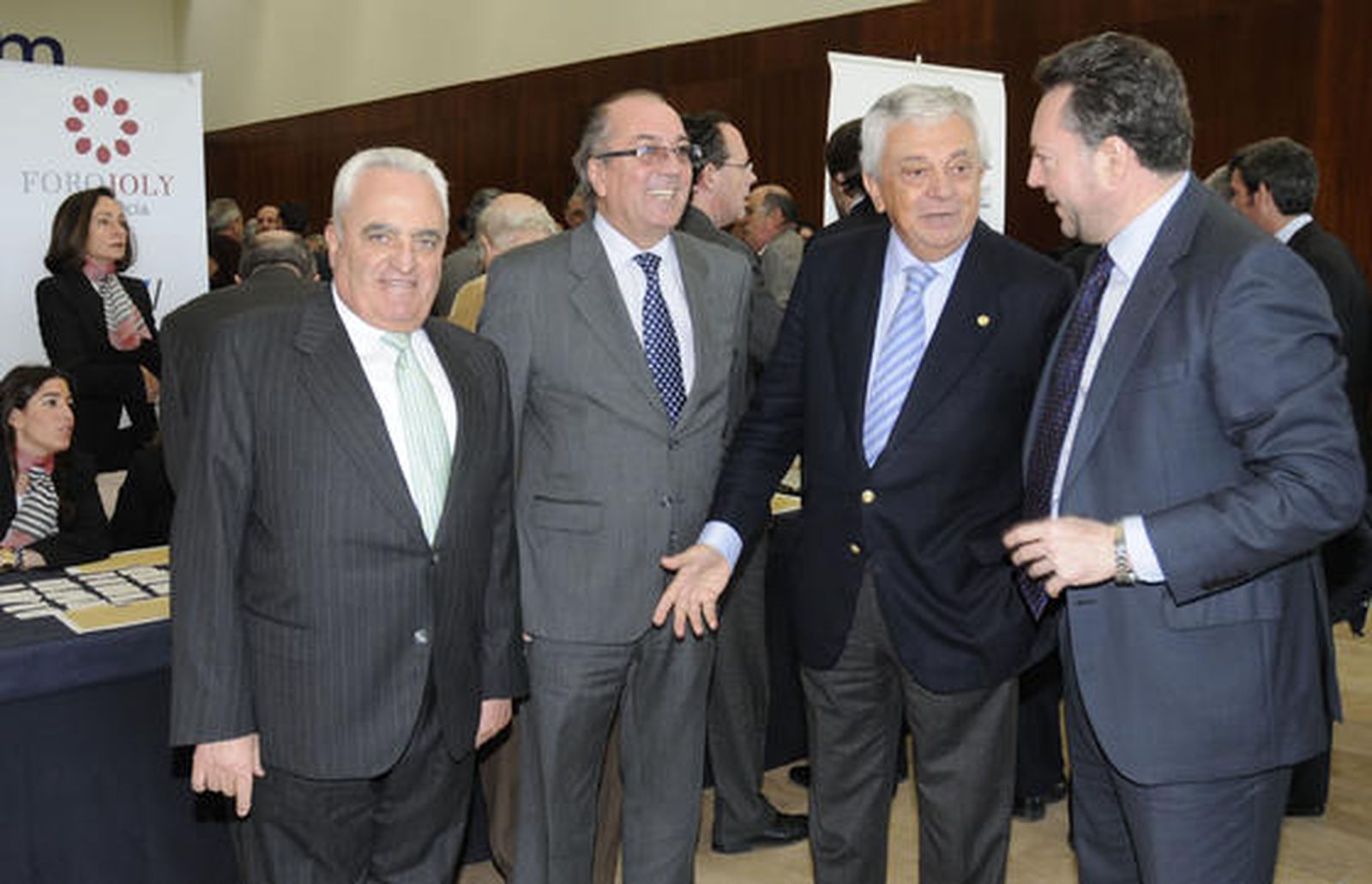 Manuel Contreras; Juan Reguera, director regional de La Caixa; Francisco Herrero, persidente de la Cámara de Comercio de Sevilla, y José Joly. / Reportaje gráfico: Juan Carlos Vázquez y Victoria Hidalgo