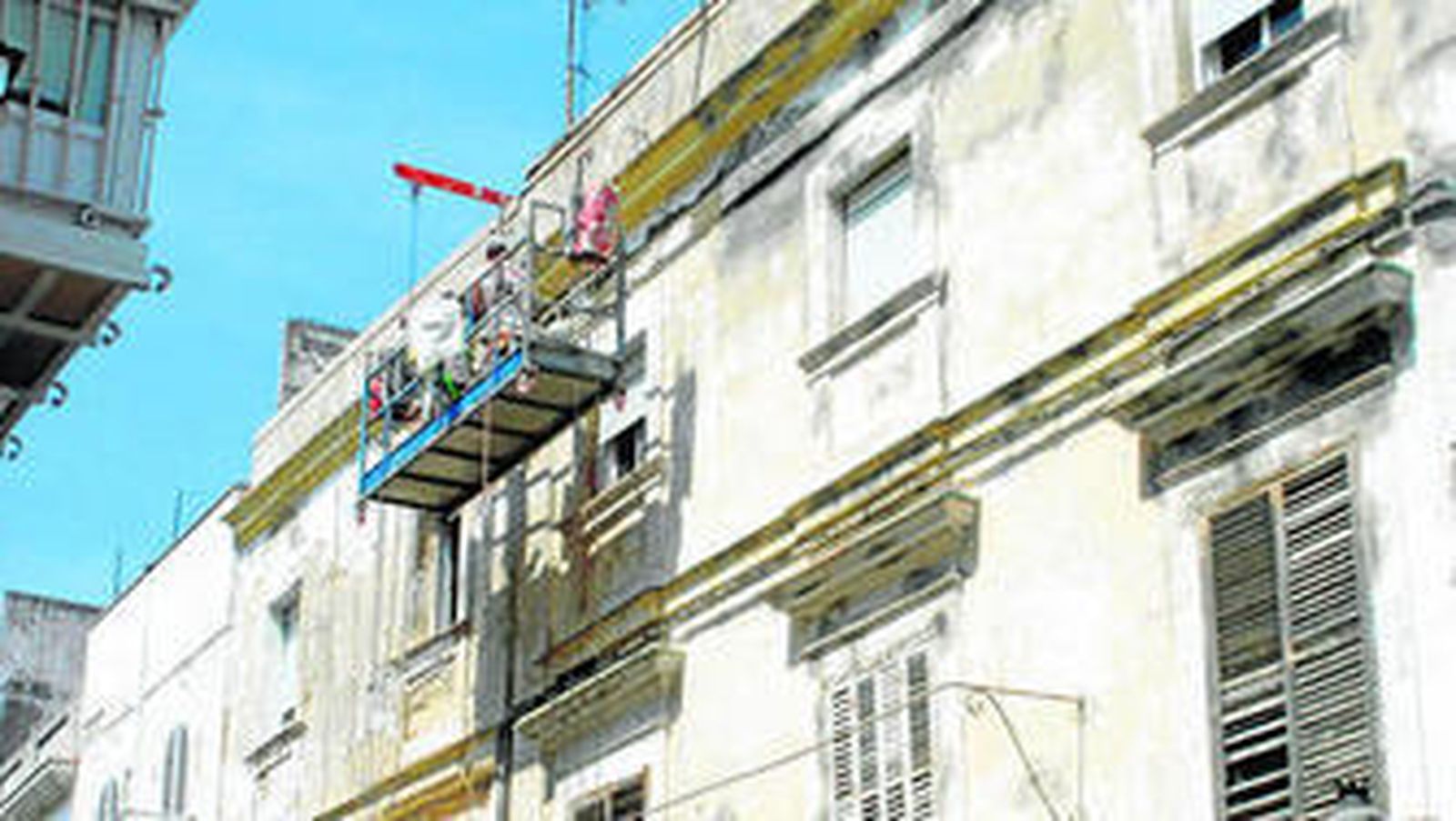 Una de las fachadas del centro histórico que se han adecentado recientemente.