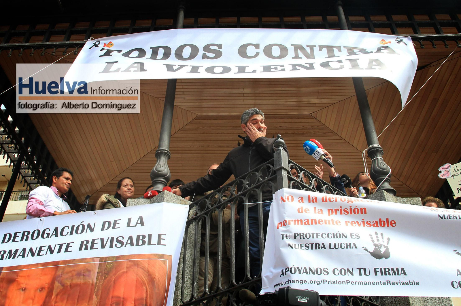 Imágenes de la manifestación contra la derogación de la prisión permanente revisable celebrada en Huelva