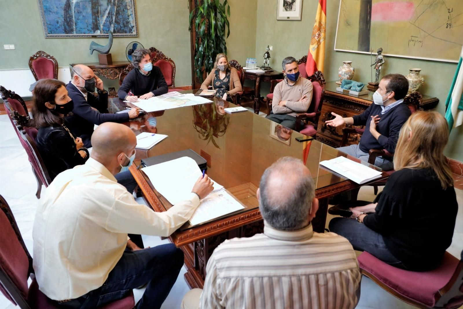 La reunión celebrada en el Palacio Municipal Castillo de Luna.
