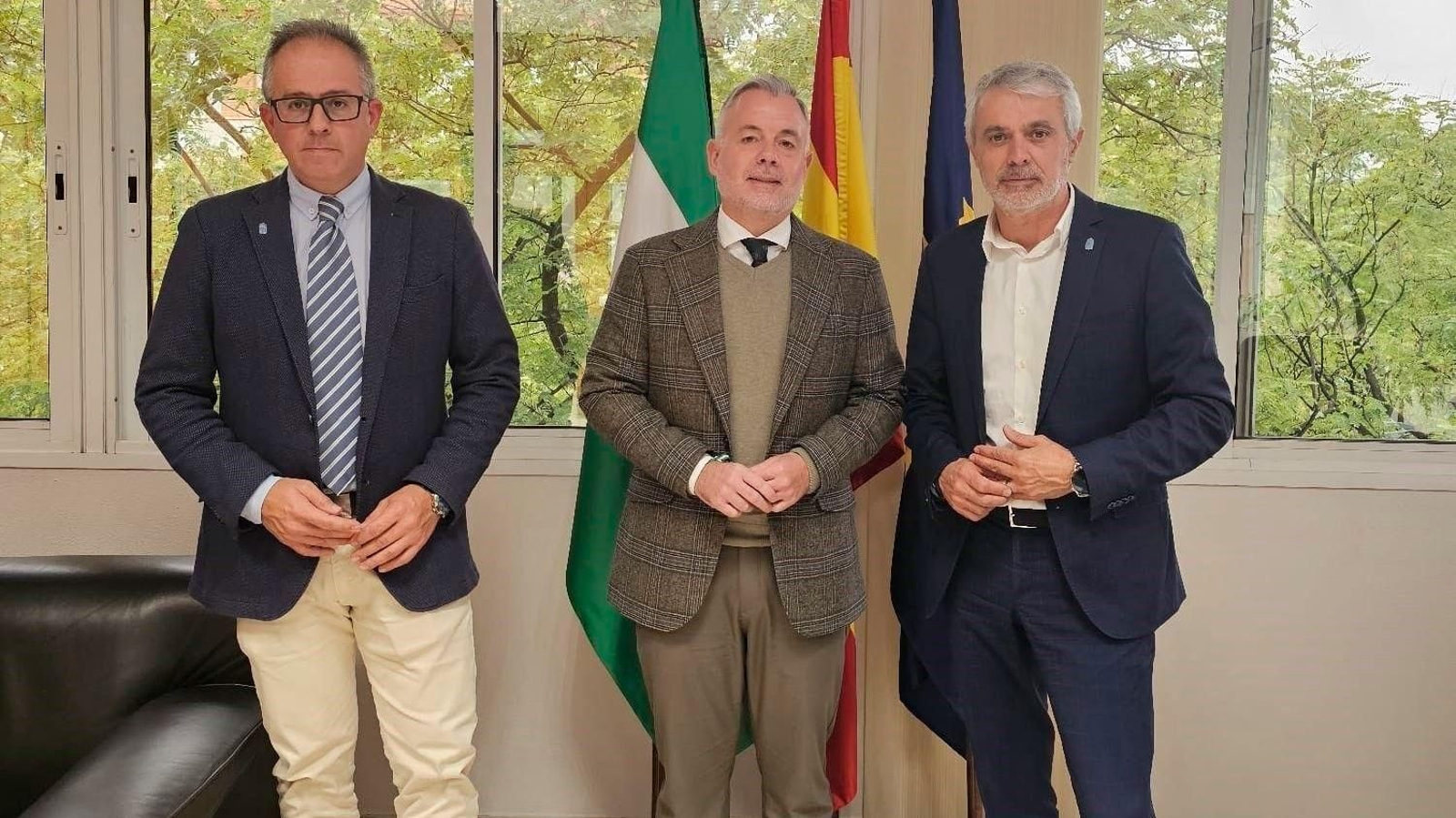 Reunión del alcalde Raúl Orellana con el viceconsejero Nicolás Navarro y el teniente de alcalde, José Miguel Herrera | Imagen de archivo