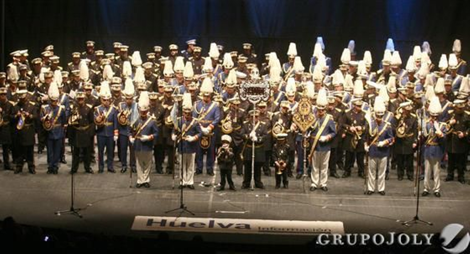 Las bandas de la Salud y el Nazareno llena de música cofrade la Casa Colón en un concierto patrocinado por 'Huelva Información'.

Foto: Josue Correa