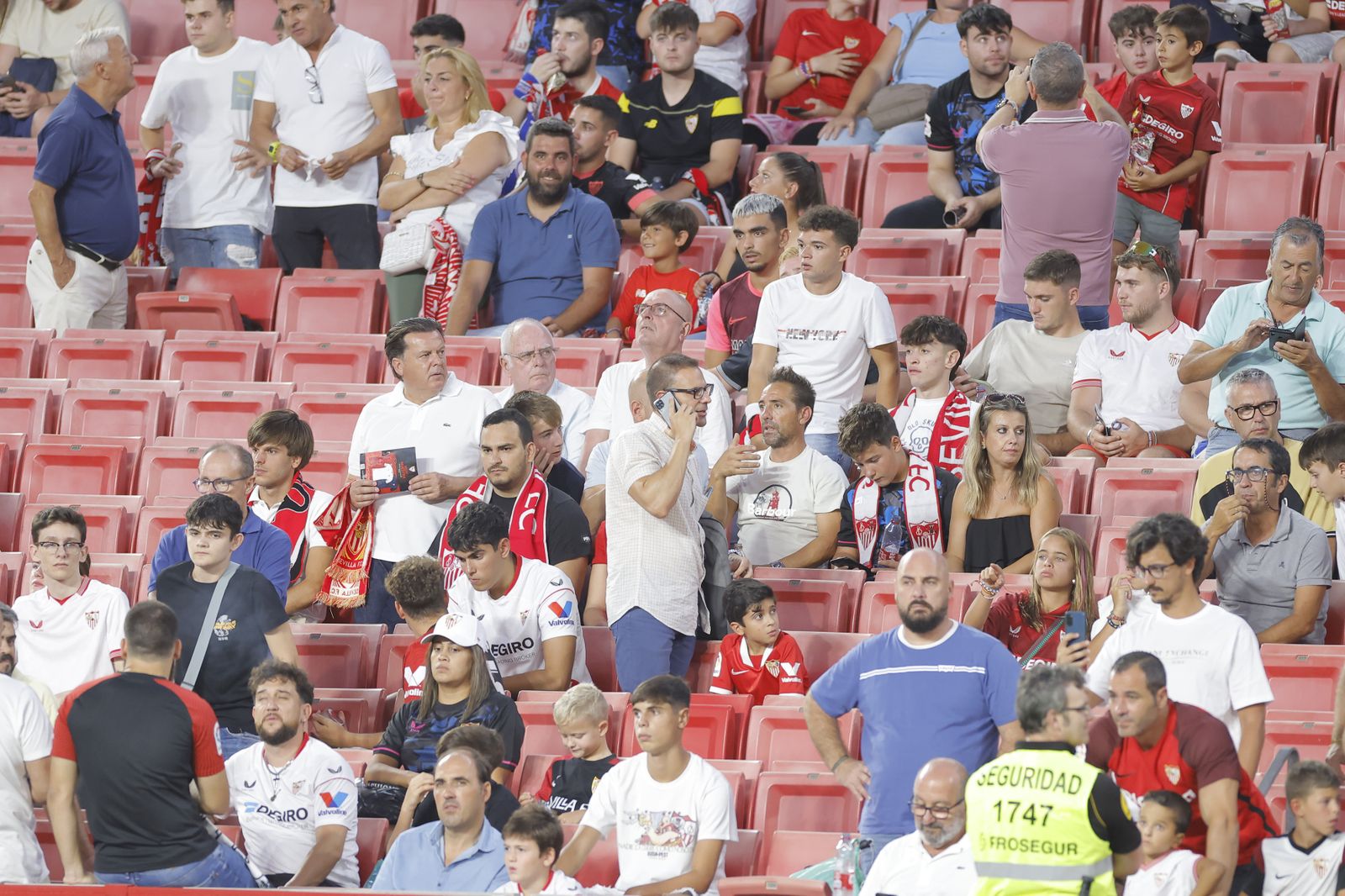 Búscate en las fotos del Sevilla fc-Girona