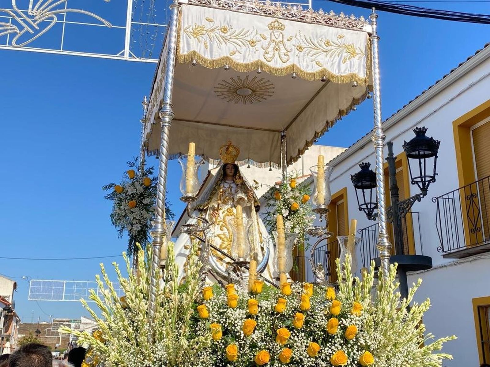 Las fotografías de la procesión de la Virgen del Sol por las calles de Adamuz