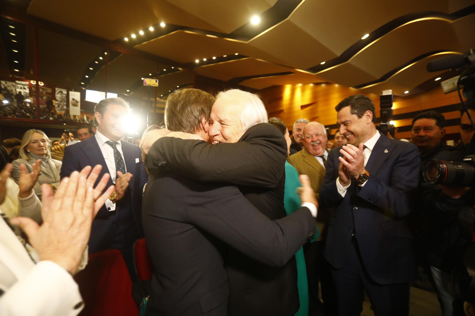 El abrazo de reconciliación de El Cordobés con su hijo, en imágenes
