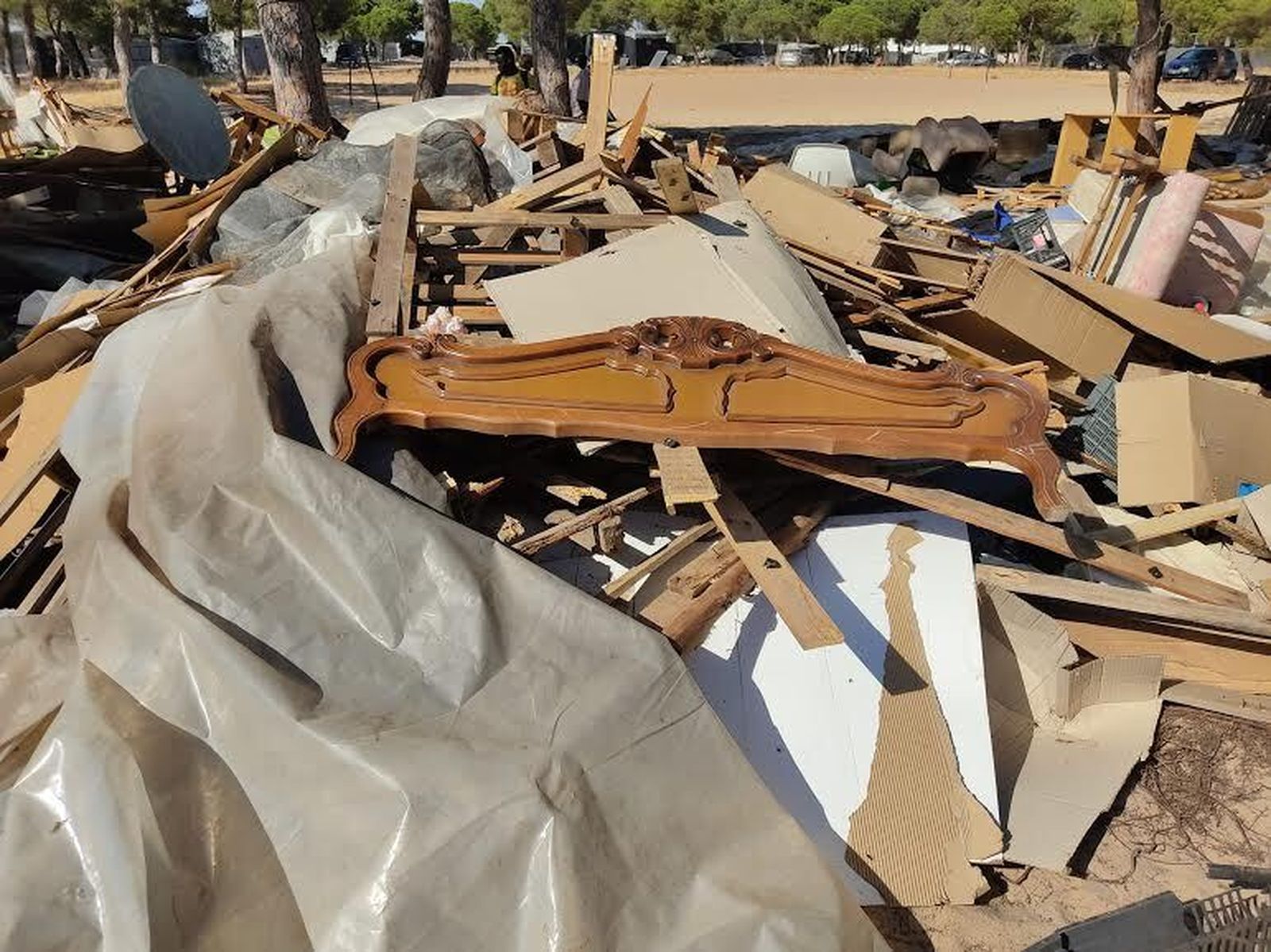 Pertenencias de las chabolas derruidas