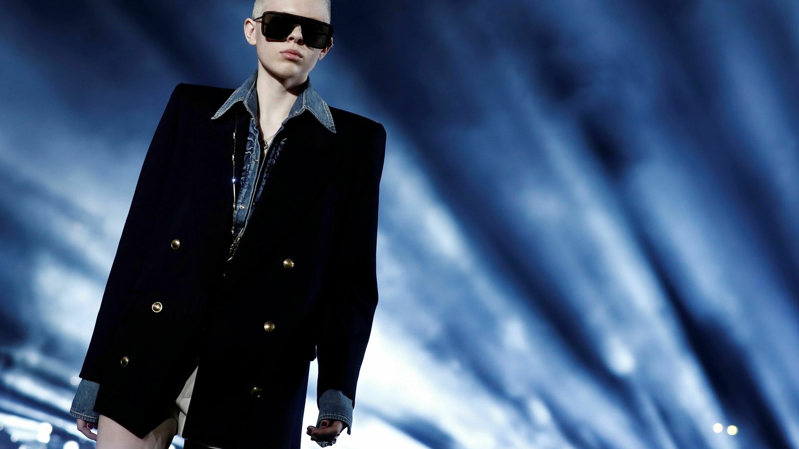 Momento del pase de Yves Saint Laurent en la Semana de París.