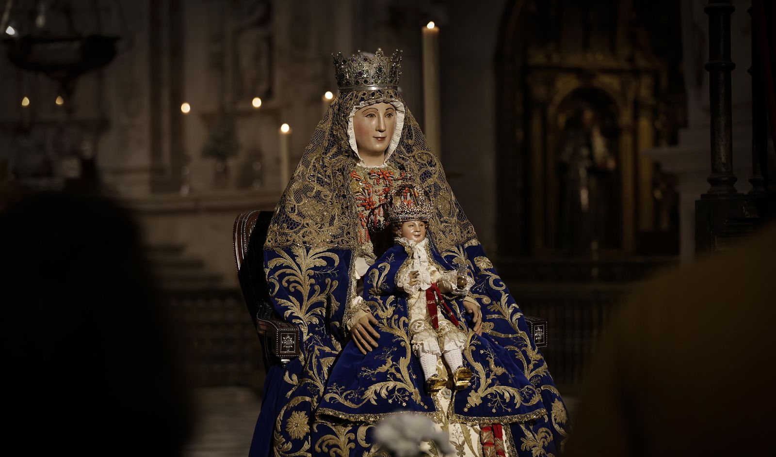 Las Imágenes del reencuentro de la Virgen de los Reyes con sus fieles.
