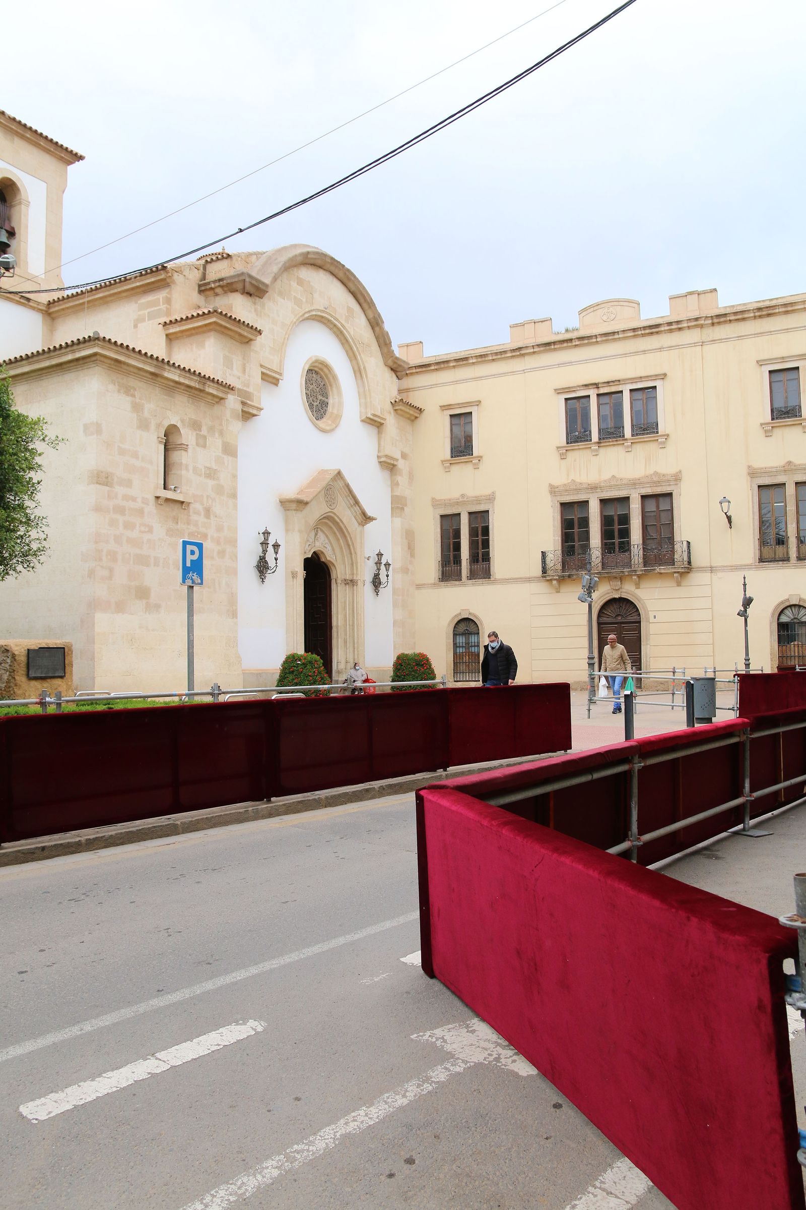 Montaje de la Carrera Oficial para la Semana Santa de Almería