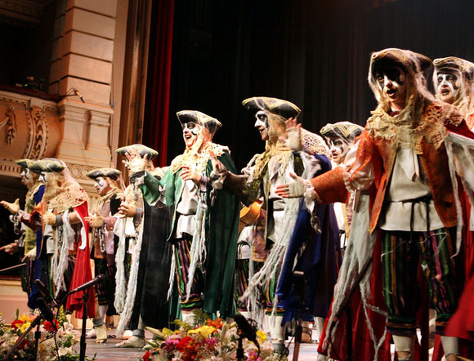 La comparsa 'La cárcel de febrero' y la murga 'La tía Manoli', vencedores del Colombino