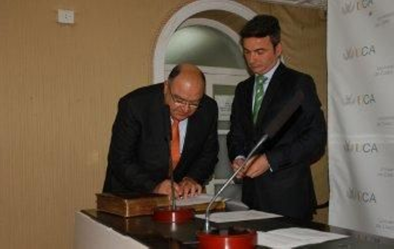 Jesús Sáez toma posesión como decano de la Facultad de Derecho