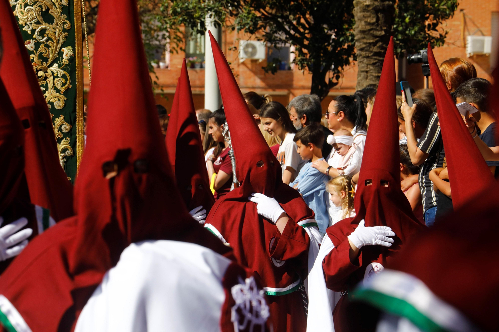 Nazarenos de La Piedad durante su estación de penitencia el Miércoles Santo. Nazarenos de La Piedad durante su estación de penitencia el Miércoles Santo.