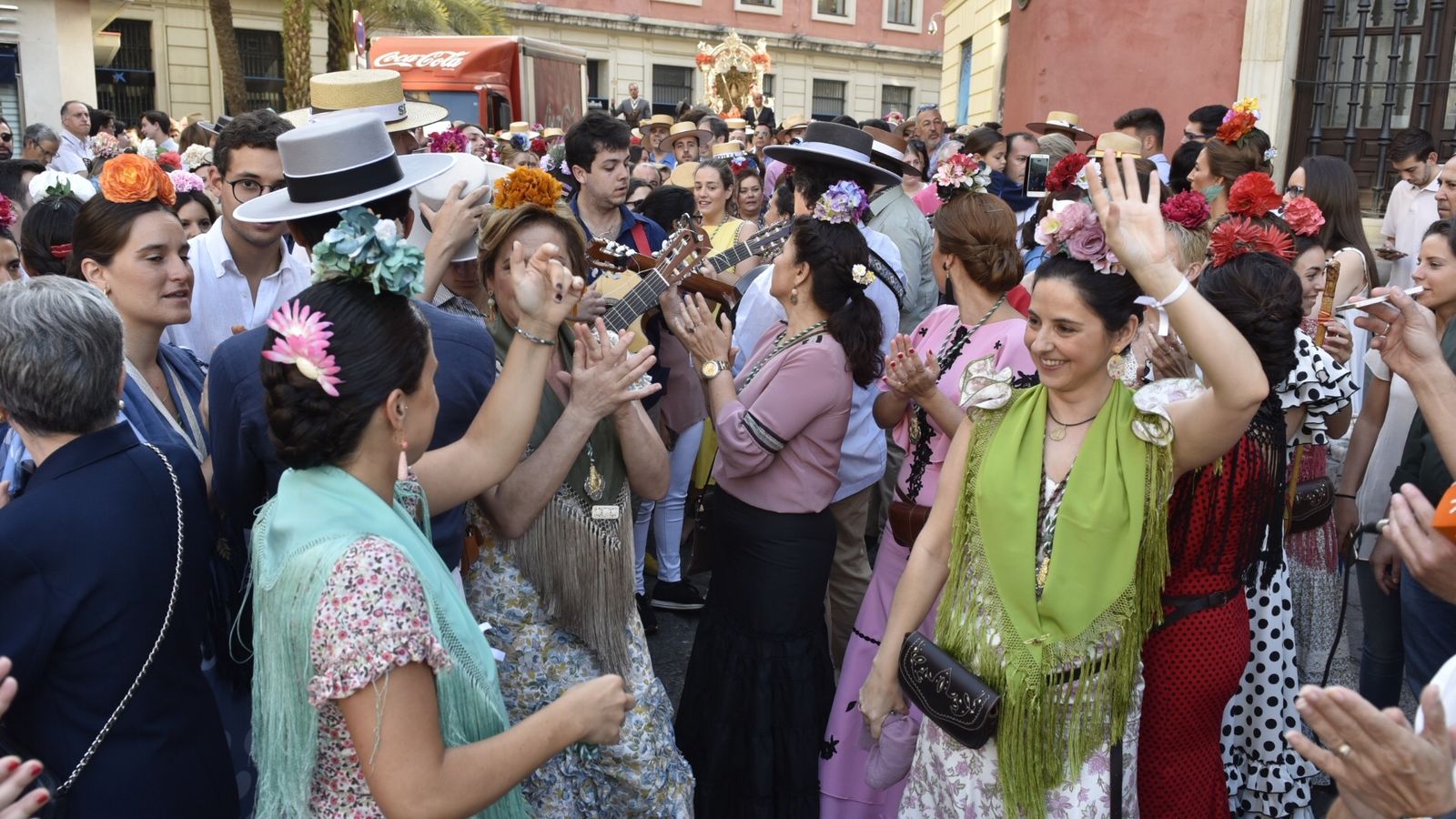 La salida de la Hermandad de Sevilla, en imágenes