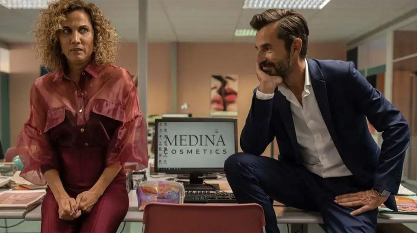 Toni Acosta y Santi Millán en una imagen del filme.