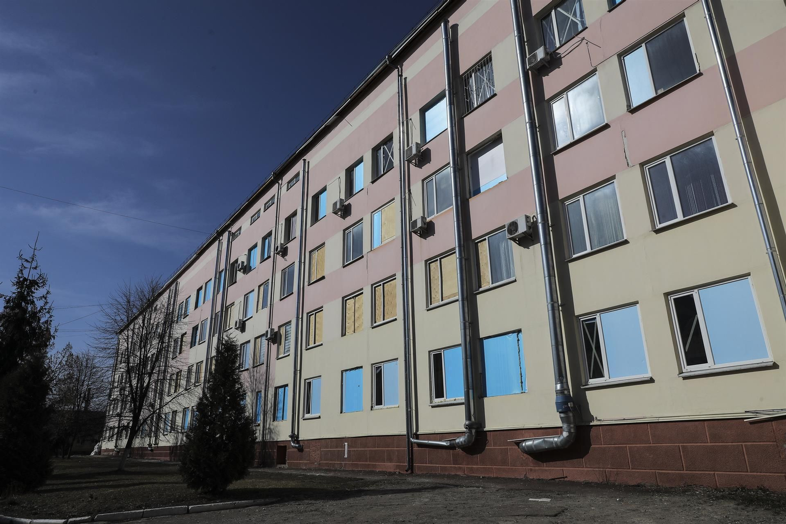 Fachada del centro médico infantil de Kiev bombardeado este pasado domingo.