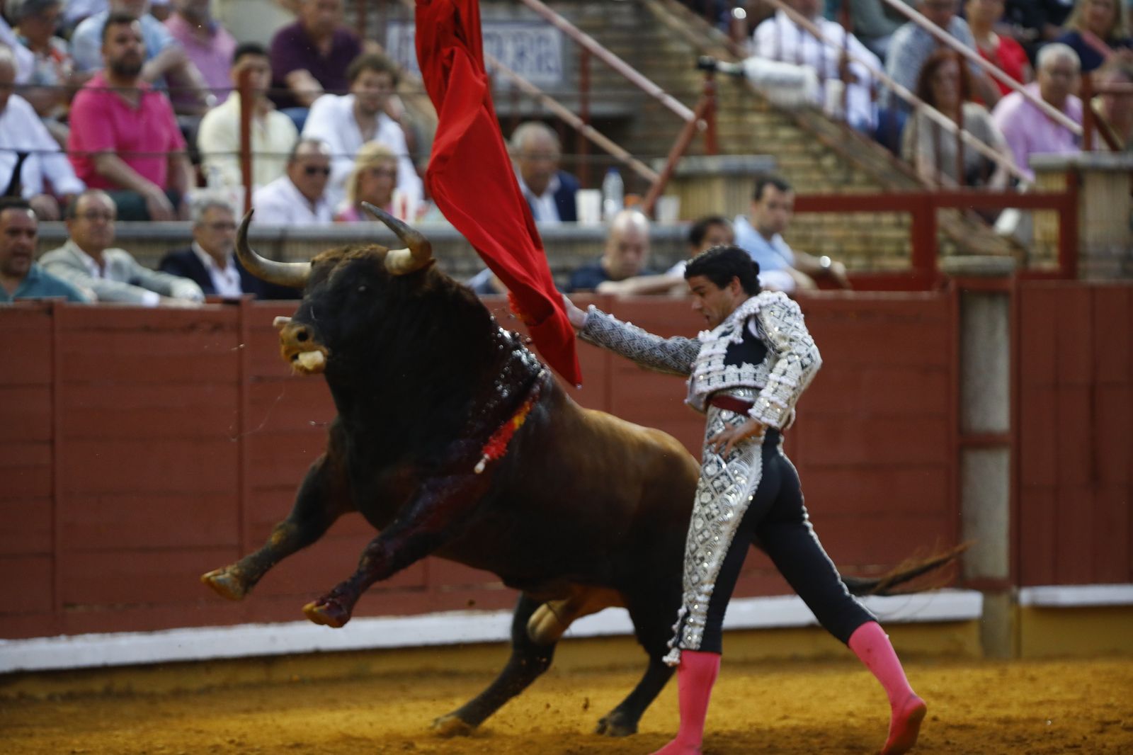 La corrida mixta de Diego Ventura, Morante de la Puebla y Pablo Aguado en Córdoba, en imágenes