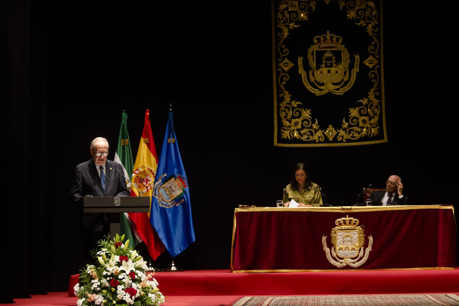 Las imágenes del acto de entrega de la Medalla de la Ciudad a Juan García Cubillana en San Fernando