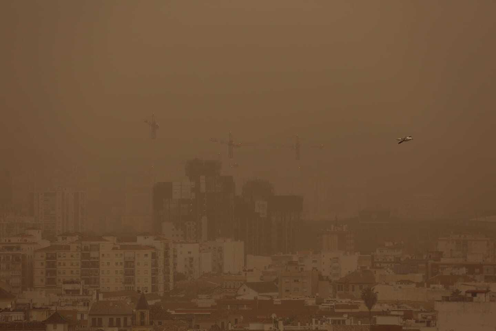 Las fotos de la calima en Málaga: vuelve la nube de polvo africano