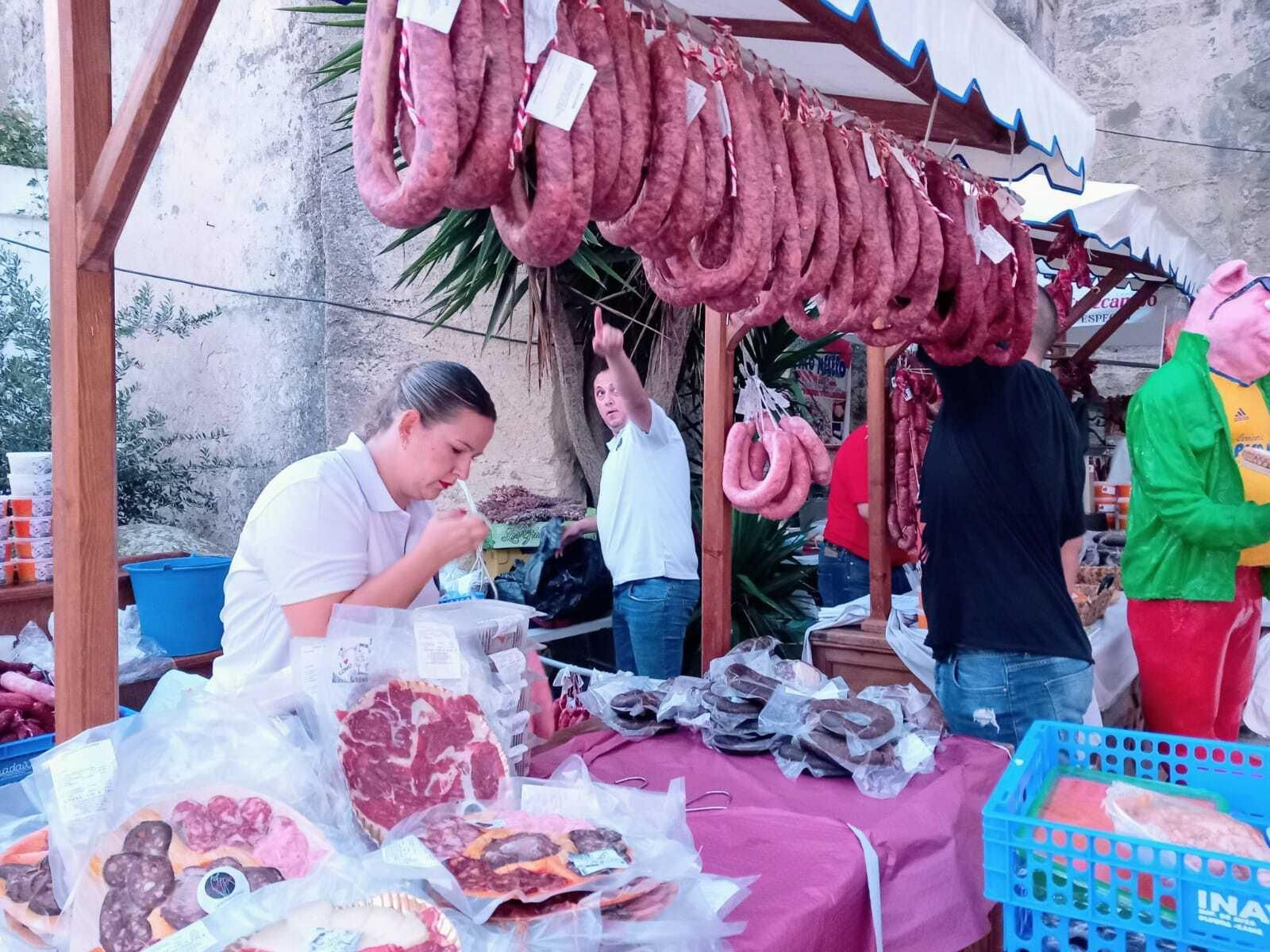 Las imágenes del Día de Lomo en manteca en Vejer: un sabroso plan en uno de los pueblos bonitos de Cádiz