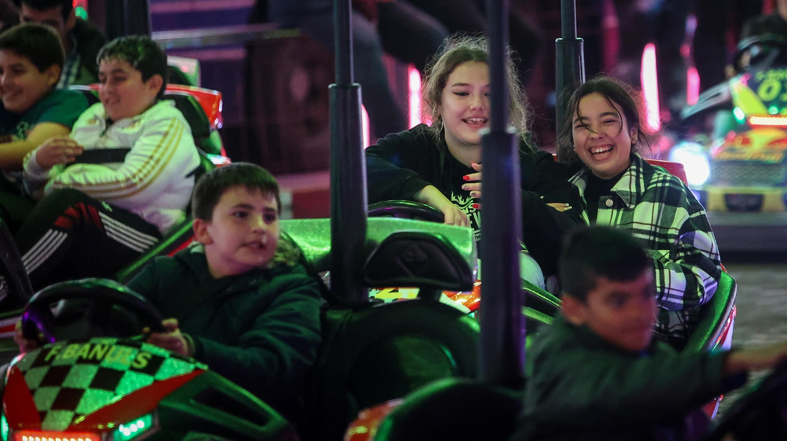 Lleno absoluto en el parque de atracciones de Jerez