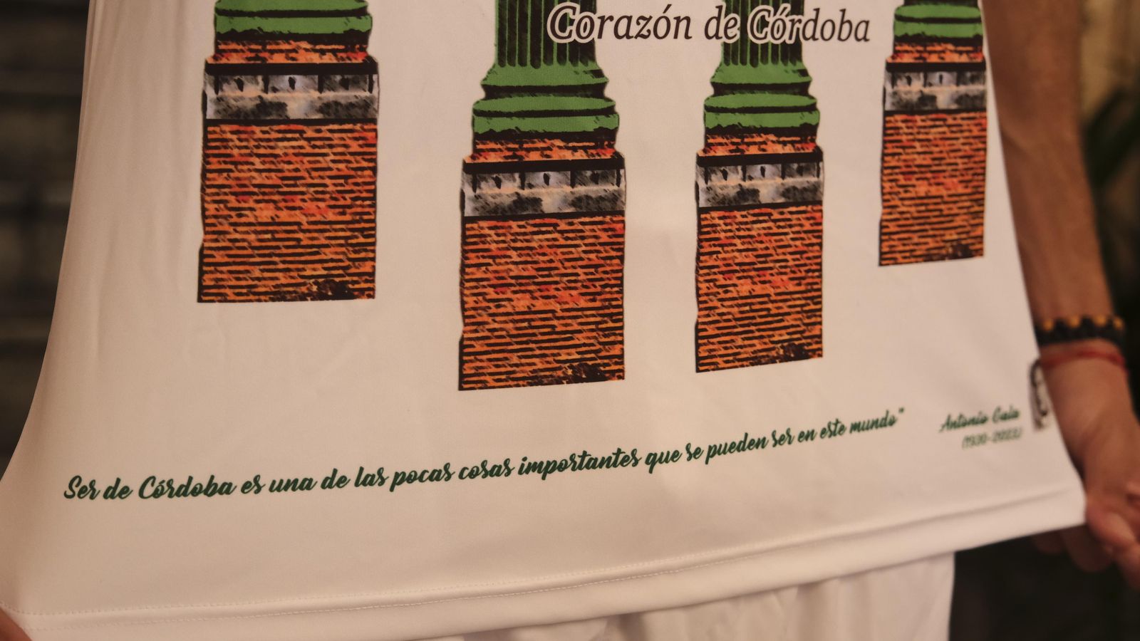 Los detalles de la camiseta blanquiverde del Córdoba Futsal.