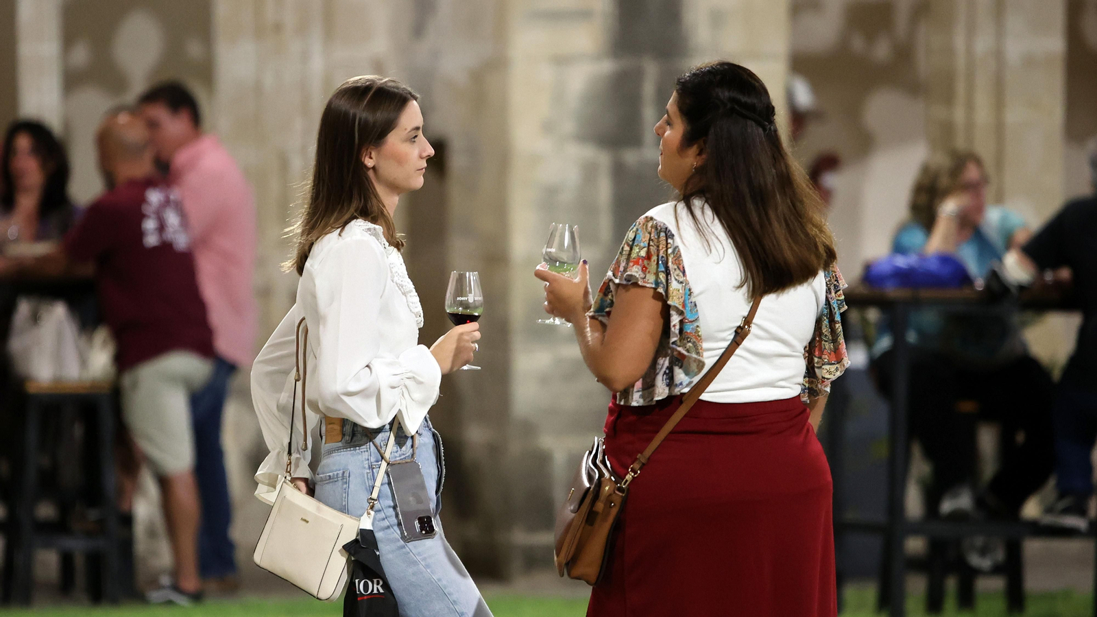 Imágenes de Entre Vinos, Tintos y Blancos, en los Claustros de Jerez