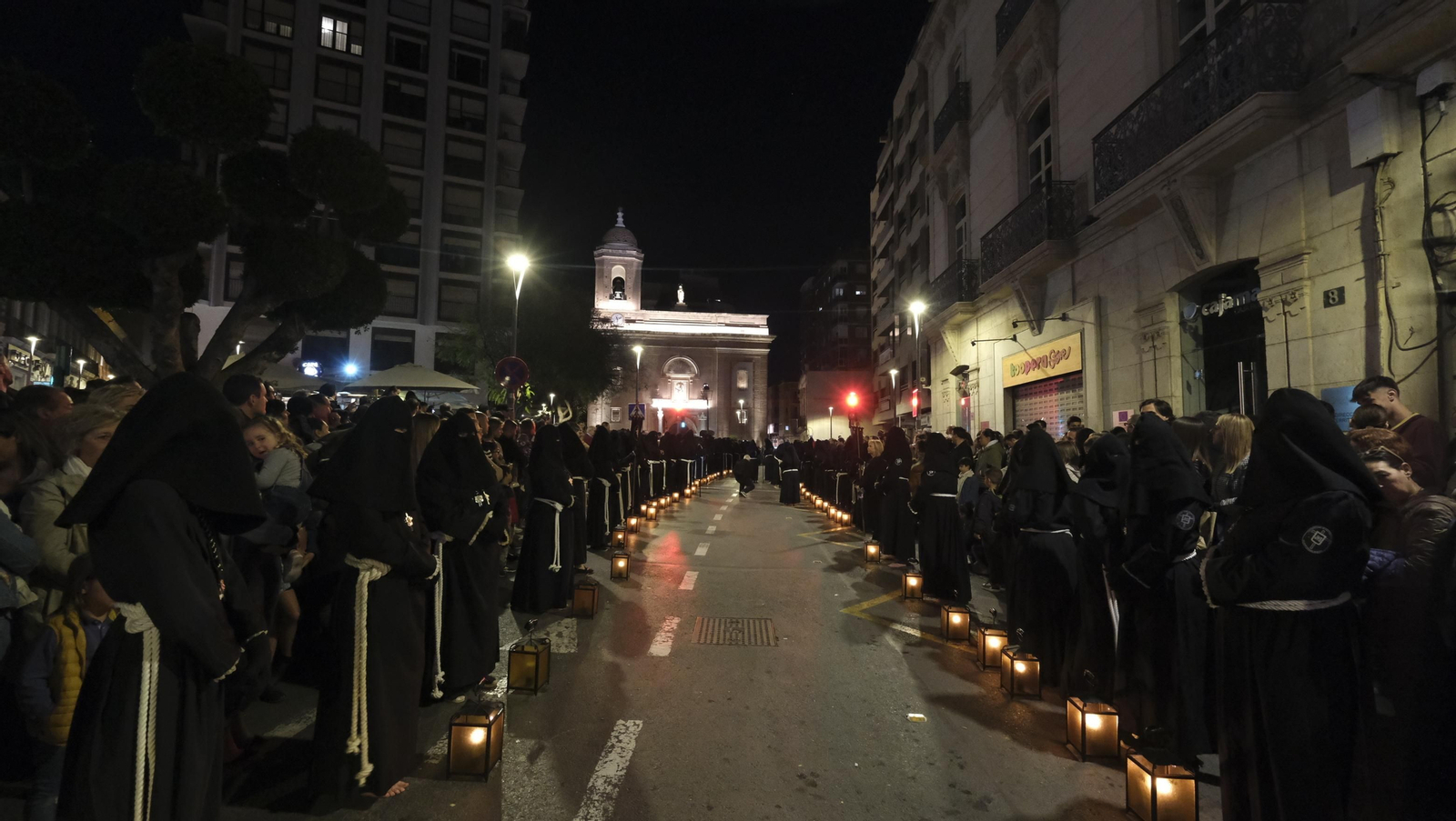 Procesión del Perdón en Almería, en imágenes