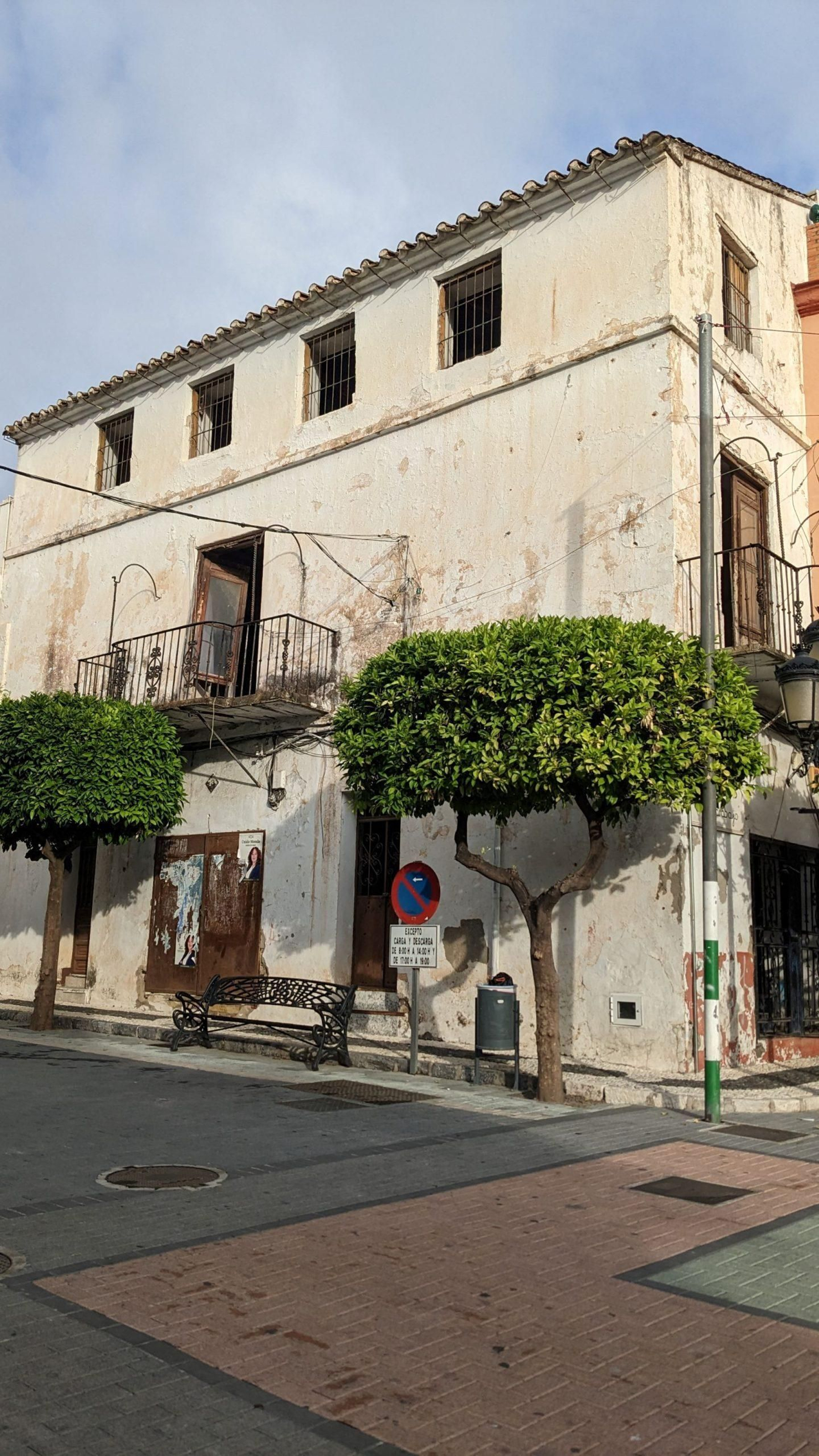 La fachada del inmueble. La fachada del inmueble.