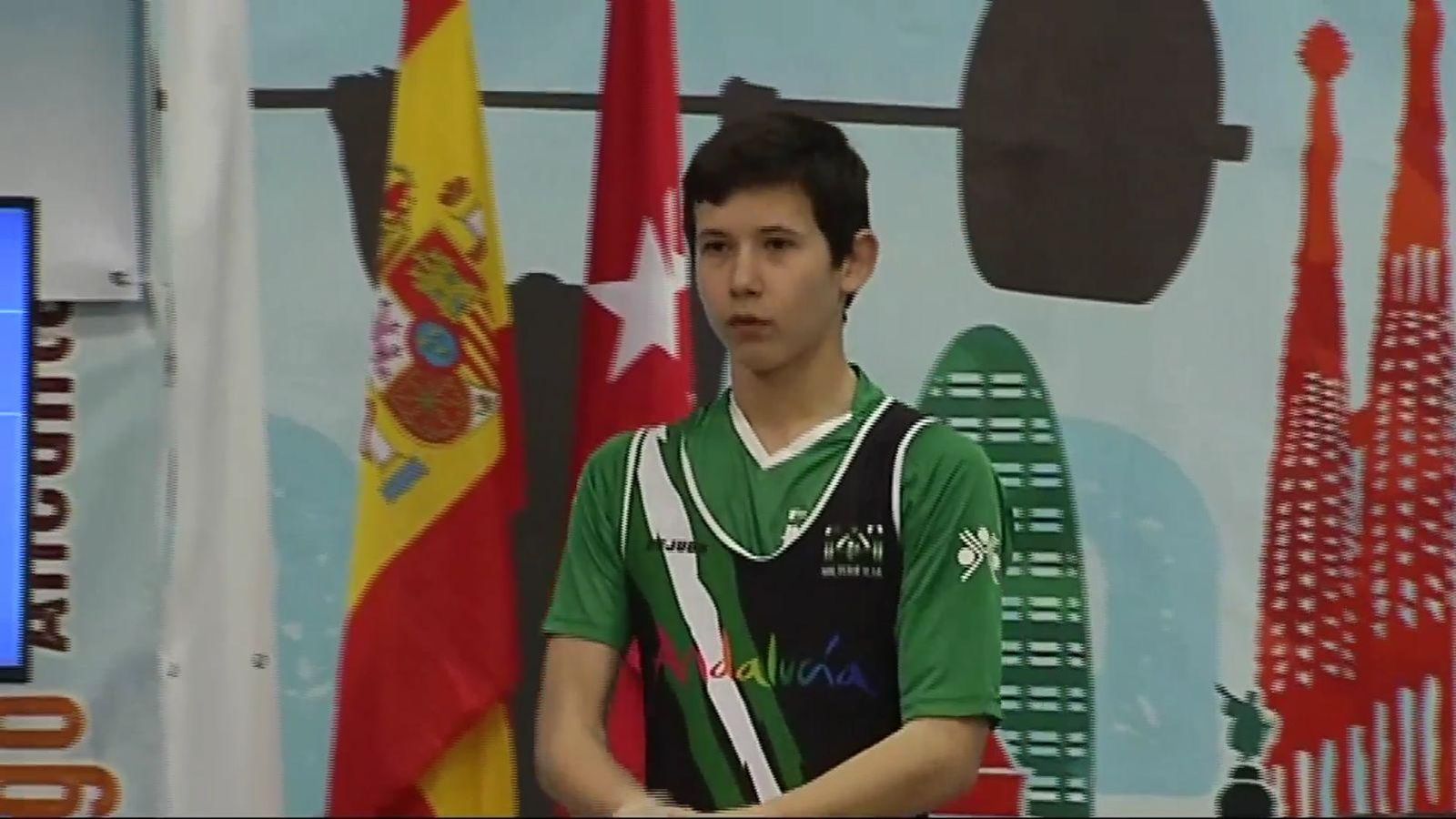 Daniel Elbaz, concentrado, instantes antes de hacer su levantamiento.