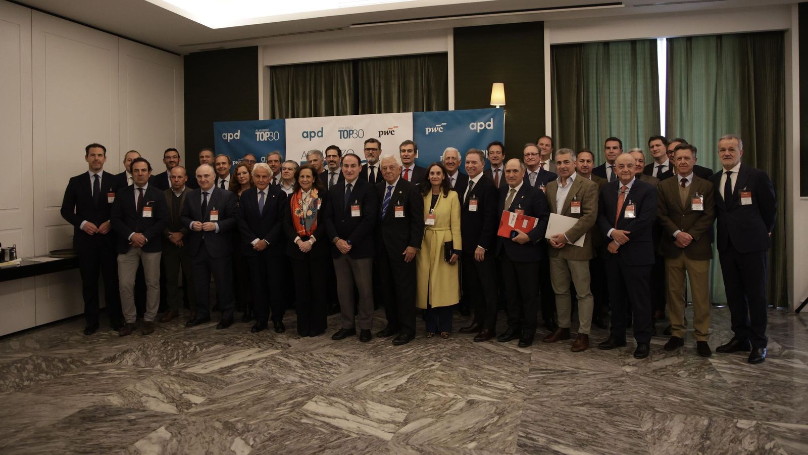 Sofía Osborne, junto a los participantes en el Encuentro Top 30