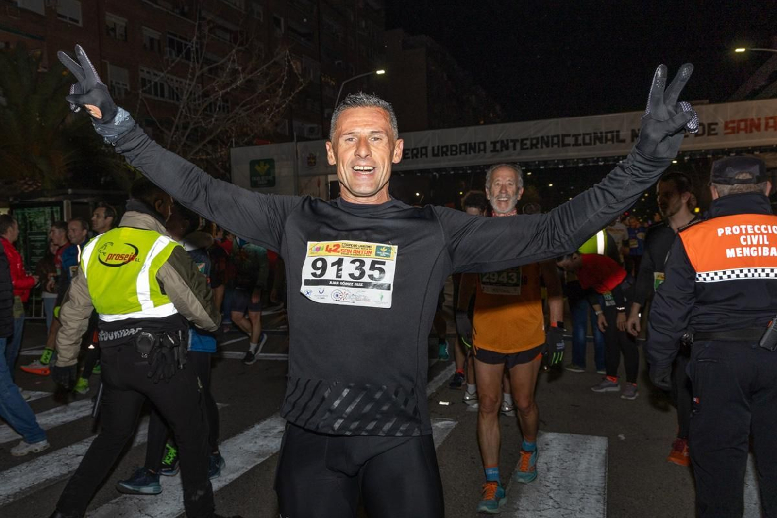 En imágenes: búscate en tu llegada a meta de la Carrera de San Antón 2025 (7)