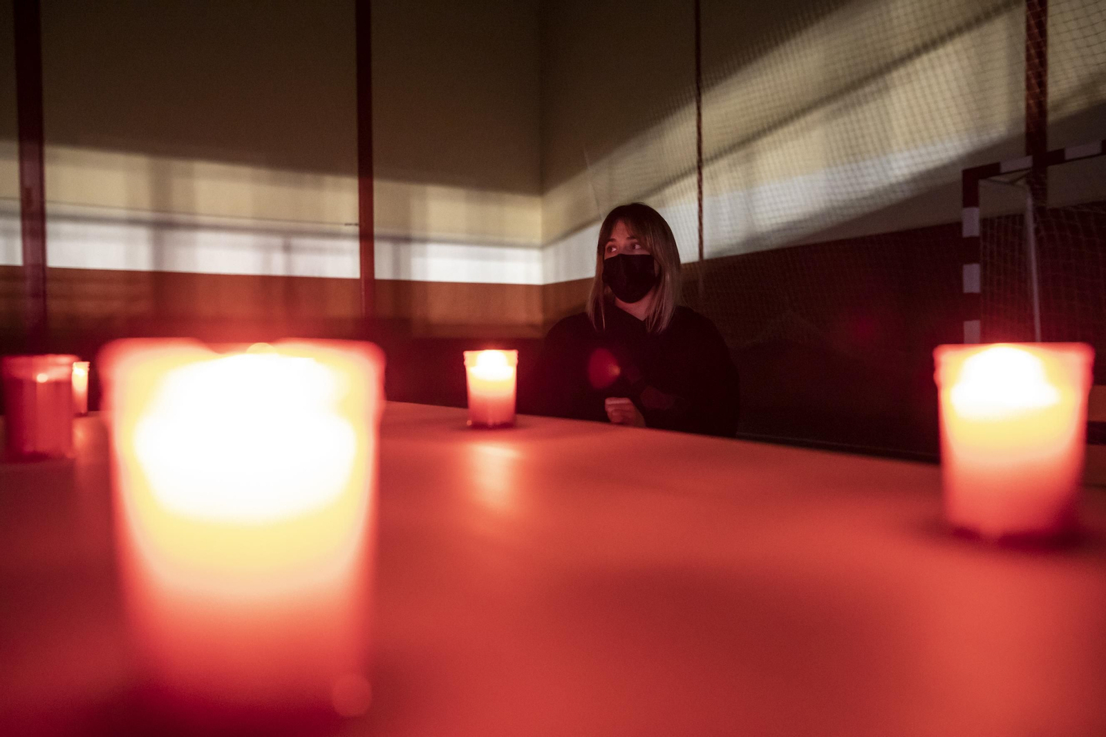 El alcalde de Pinos Puente se encierra contra los cortes de luz, en imágenes