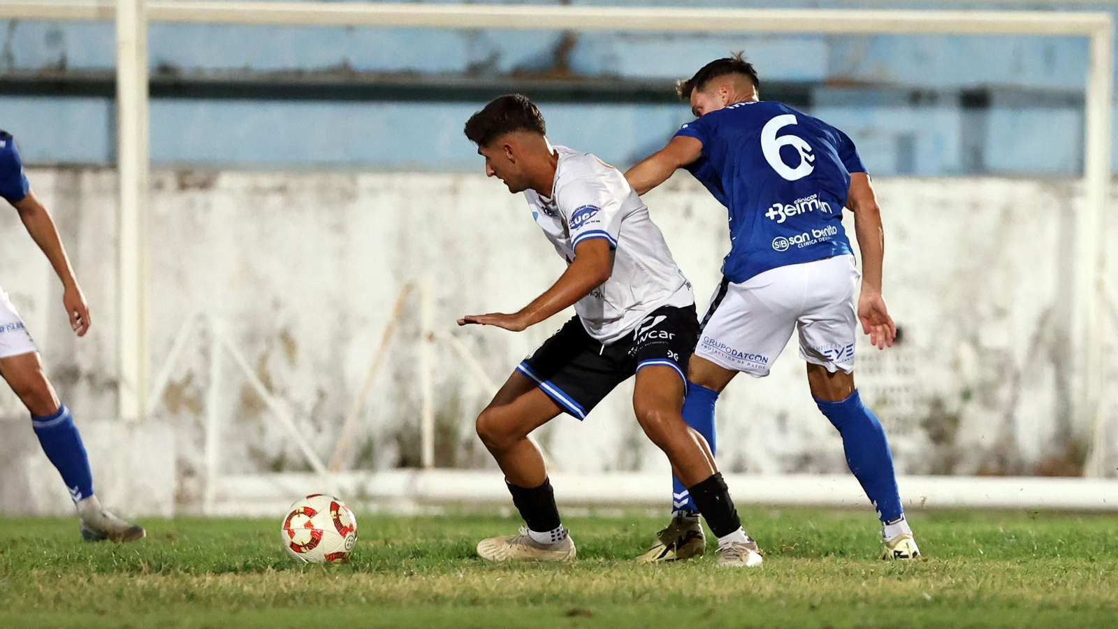 Imágenes del Trofeo de la Copa y la Venencia entre el Jerez Industrial y el Xerez DFC