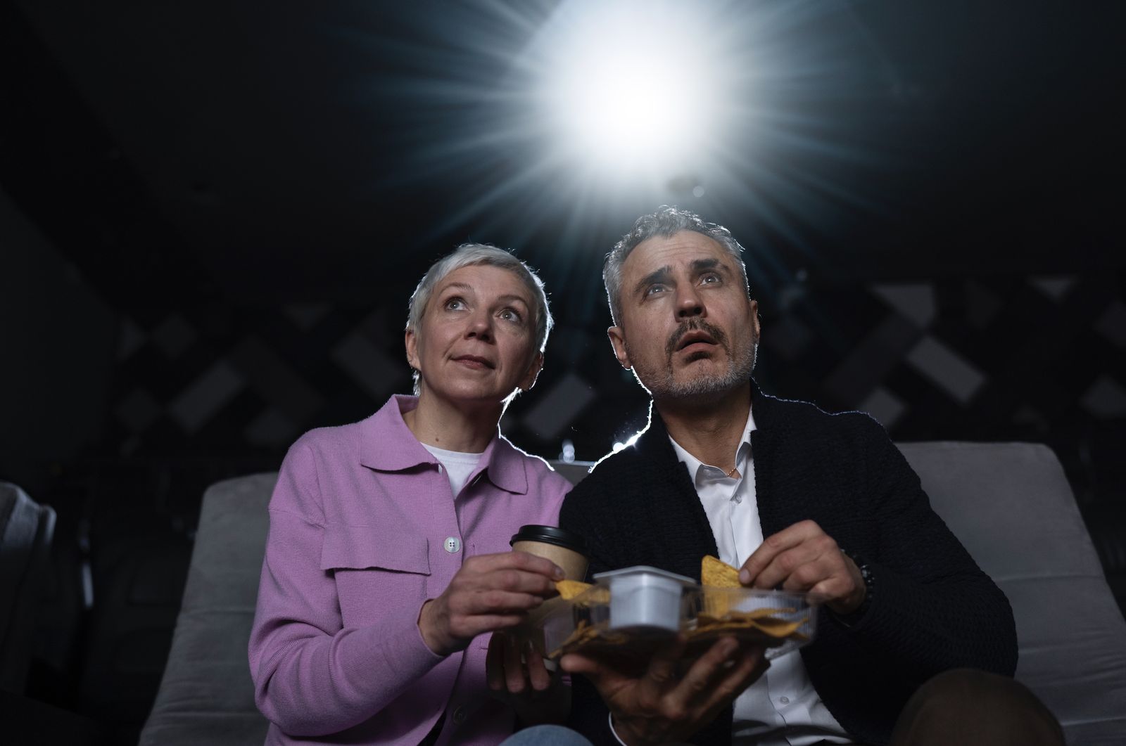 Los descuentos que no sabías que tenías por ser jubilado: Cine, viajes y más