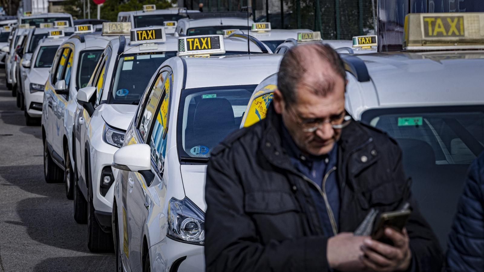 Otro momento de la concentración de taxistas.