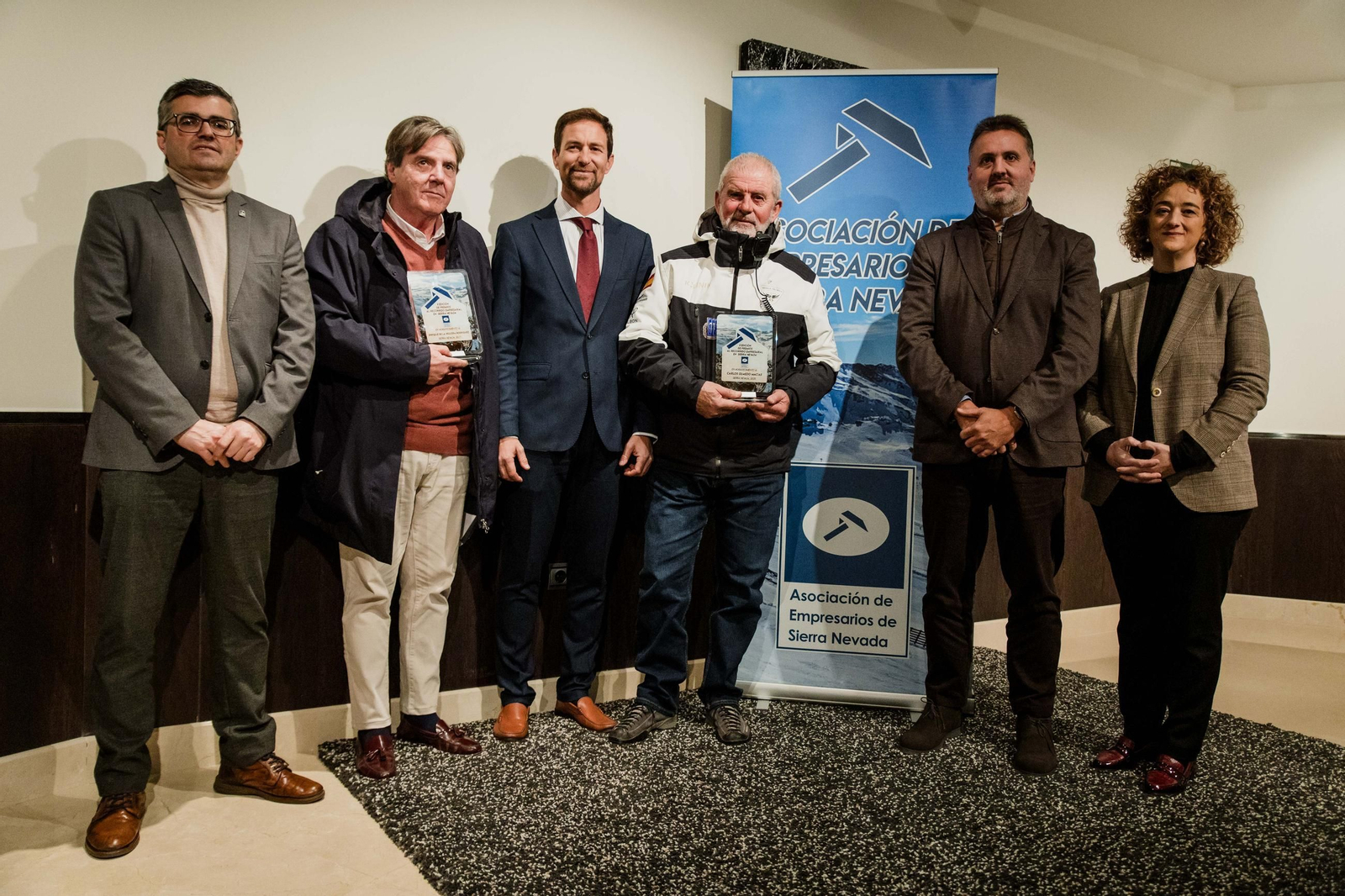 Enrique de la Higuera y Carlos Olmedo, premiados por su trayectoria empresarial en Sierra Nevada