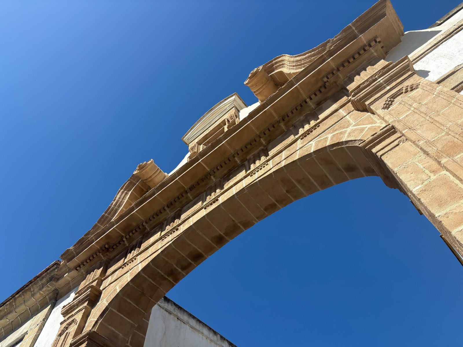 El Arco de la Trinidad, ya restaurado.