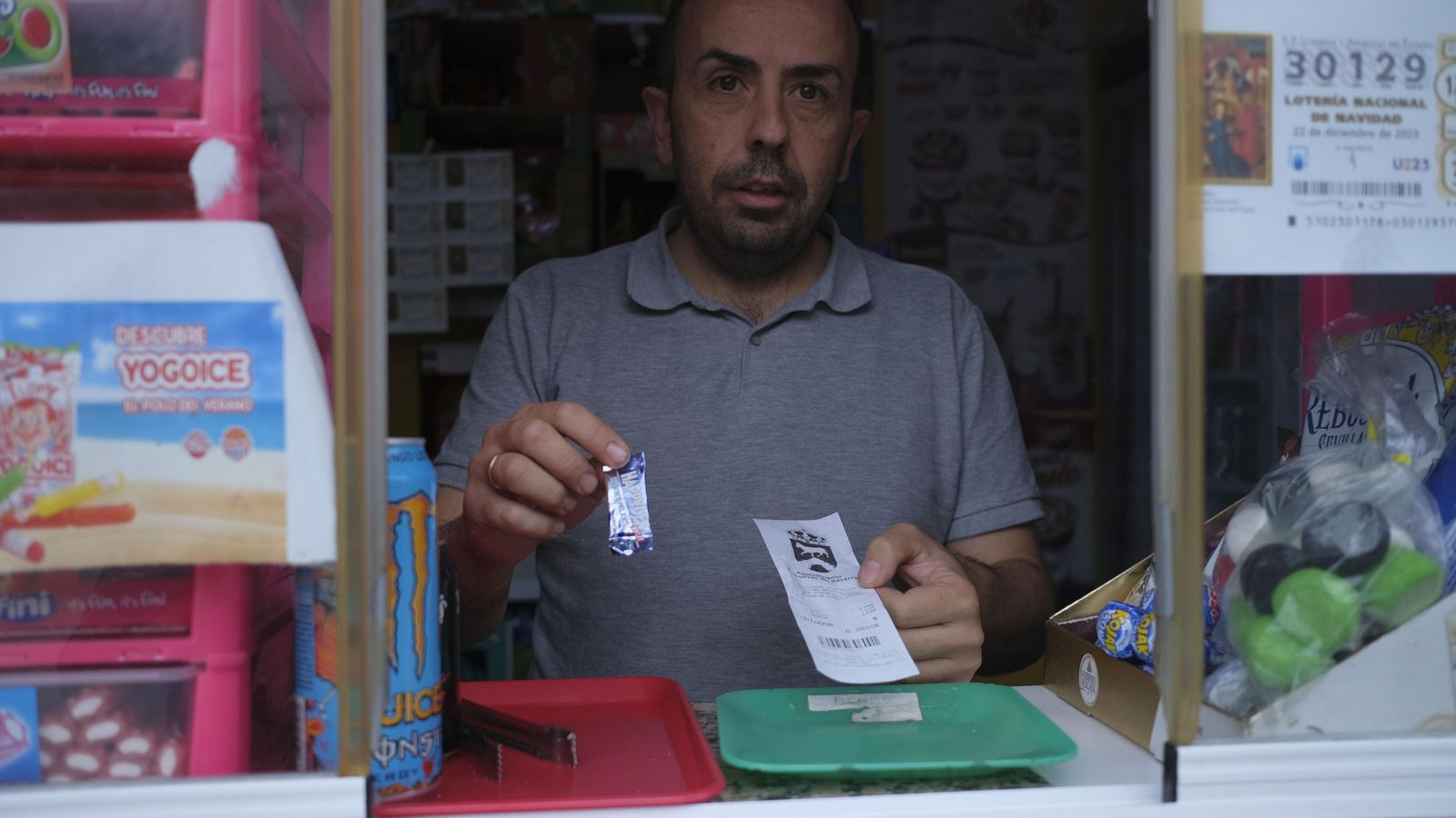 Los tickets se pueden cajear dentro de la compra de cualquier producto, aunque sea de pequeña cantidad.