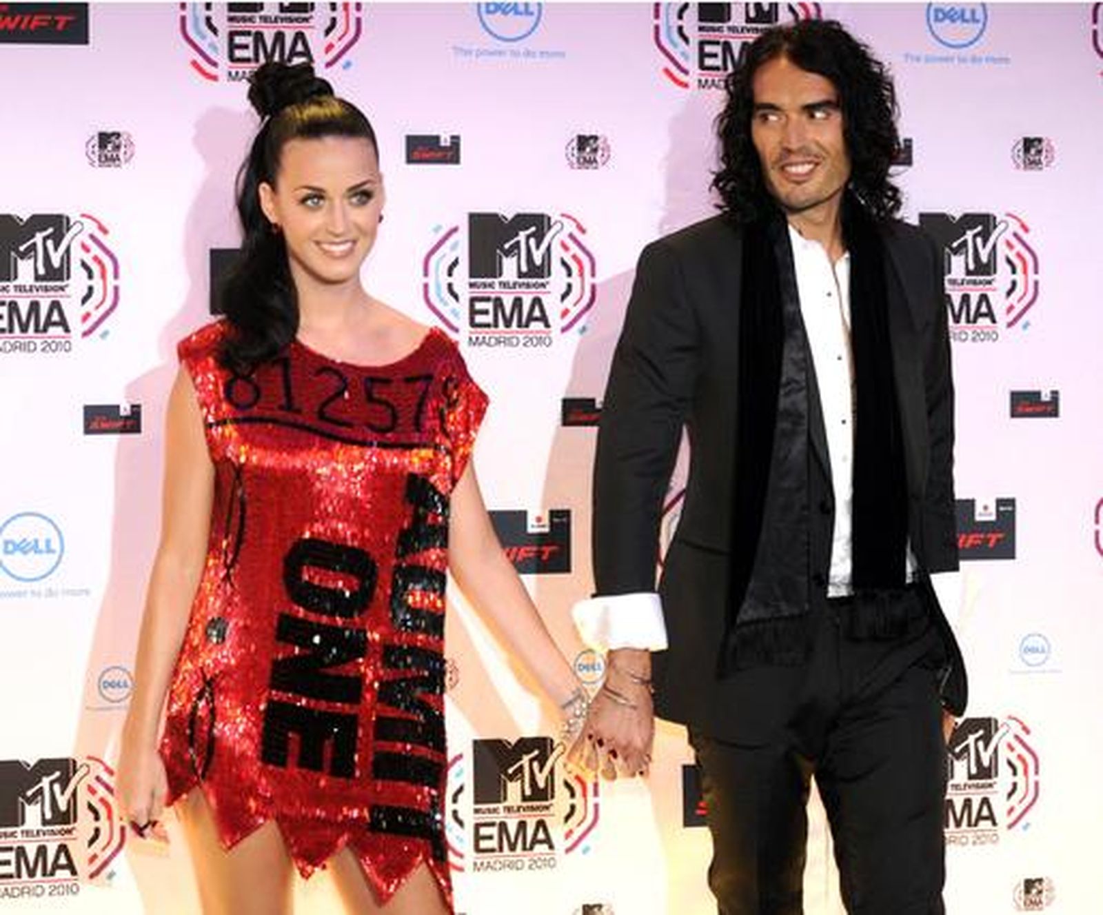 Katy Perry posa con su marido.

Foto: D.Faget