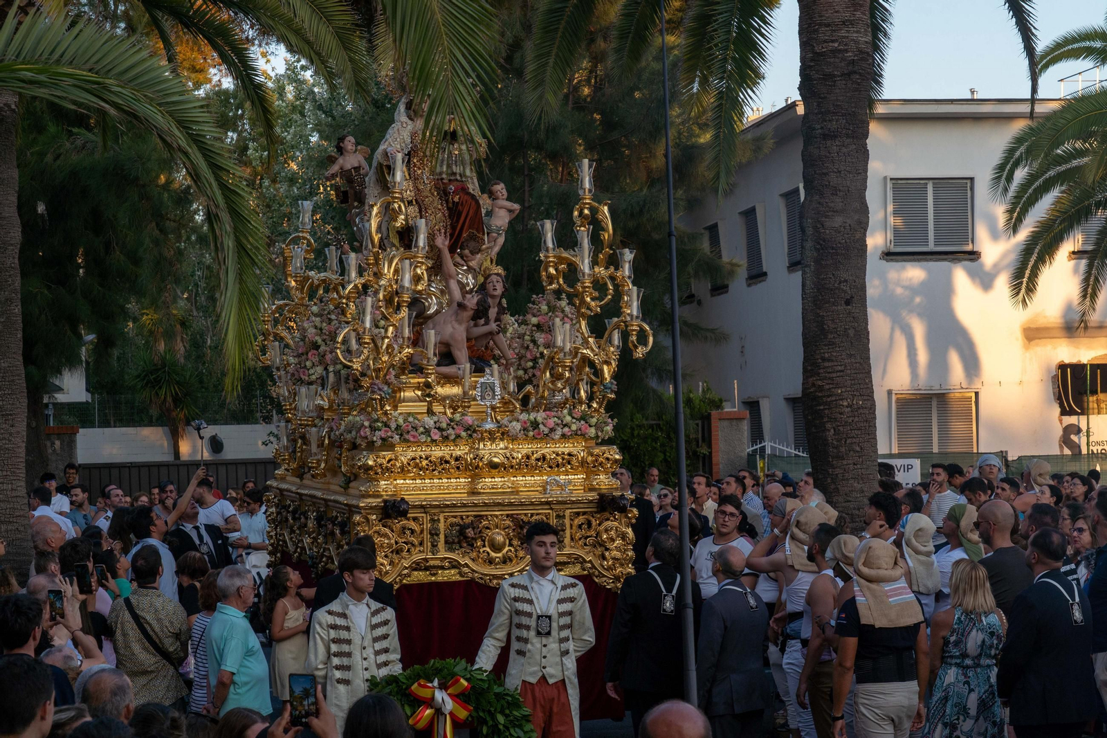 Imágenes de la procesión La Virgen del Carmen por las calles de Huelva