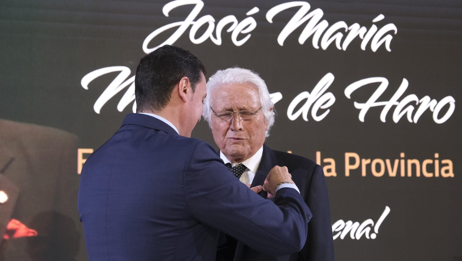 Imágenes de la entrega del Escudo de Oro de la Provincia de Almería a José María Martínez de Haro