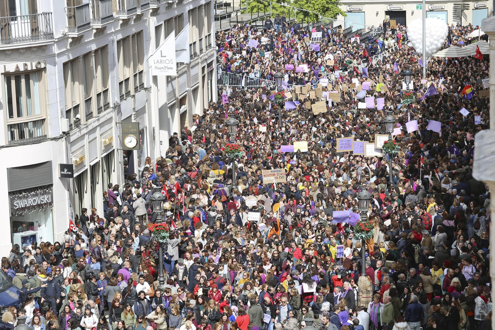 Concentración entre la calle Larios y la Plaza de la Constitución.