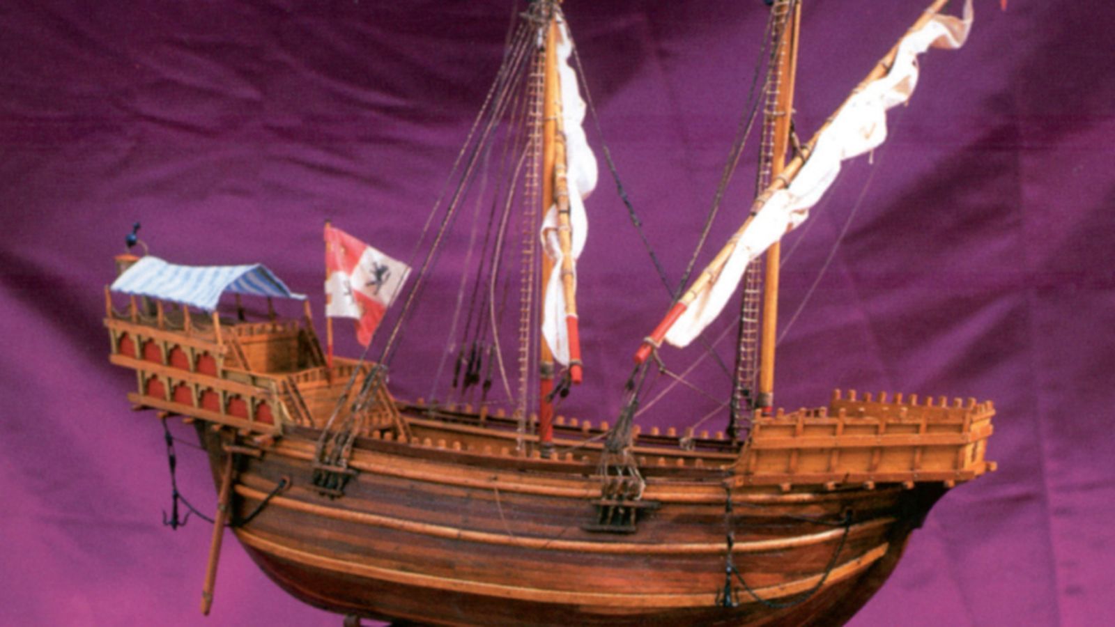 Maqueta de una nave castellana de la primera mitad del siglo XIV (Museo Municipal de Algeciras).